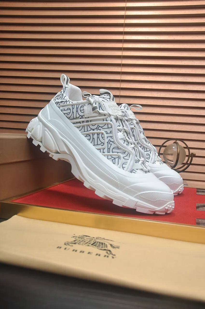 Men's shoes 💰680💶[Burberry] (cowhide lining) classic low-top sneakers｜Imported cowhide with classic plaid fabric｜Cow leather lining｜Original outsole｜Fine workmanship and comfortable to wear Size: 38-44 (customized at 45)
